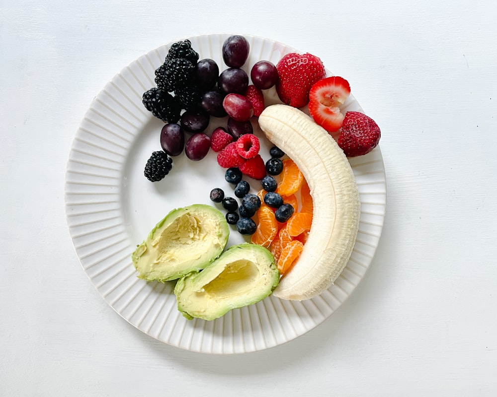 Expertos en nutrición preparando menús personalizados